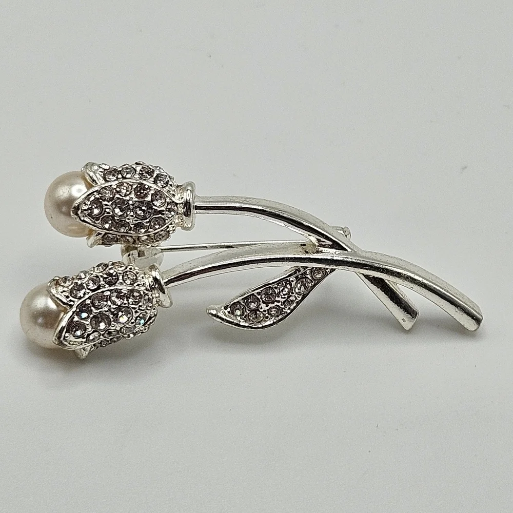 VINTAGE Faux Pearl Rhinestone Silver Tone Tulip Flower Pin Brooch Nature